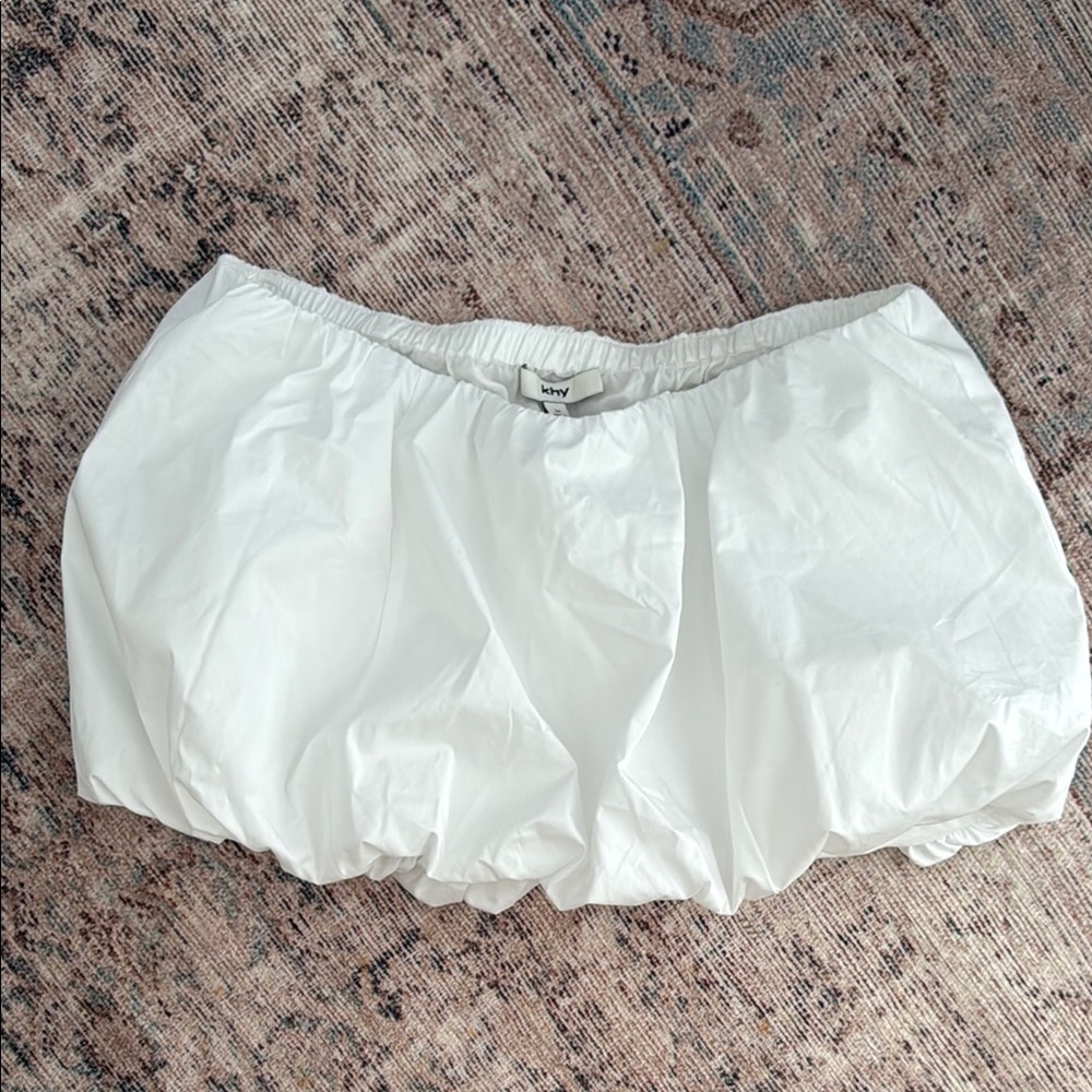 White Bubble Shorts with Elastic Waist and Textured Fabric